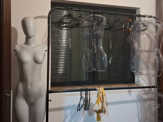 Arara e manequin