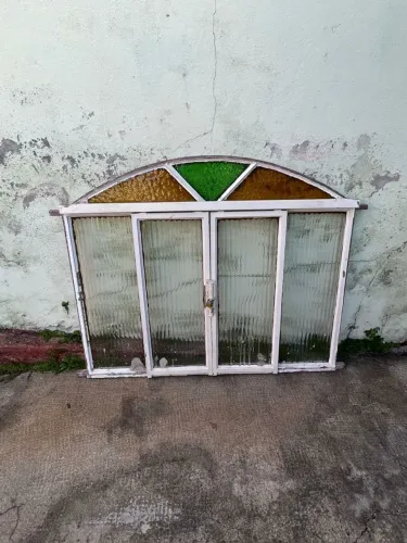 Vendo janela de ferro com vidro