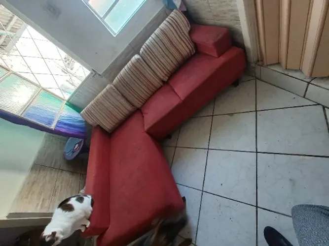 Sofa em L vermelho