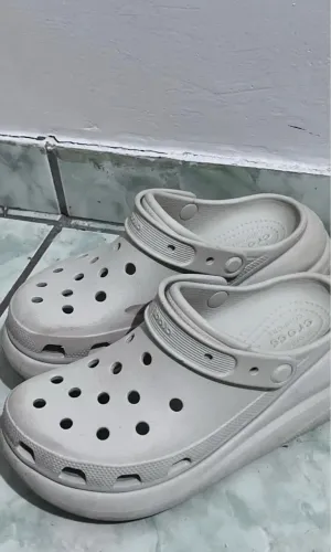 Crocs bege, original tamanho 38