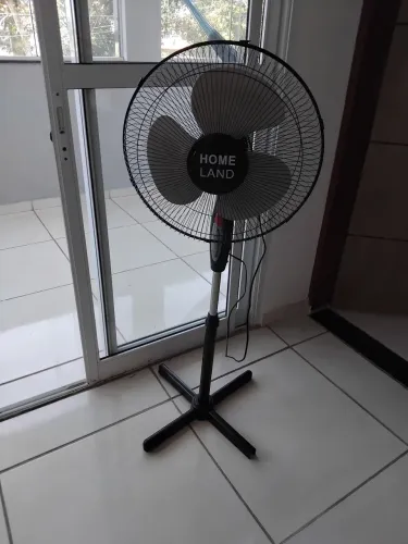 Ventilador coluna funcionando 
