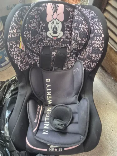 Itens de bb.. R$ 150 o carrinho , R$100 a motoca,R$ 80.o Andador, RS150 a cadeirinha minie