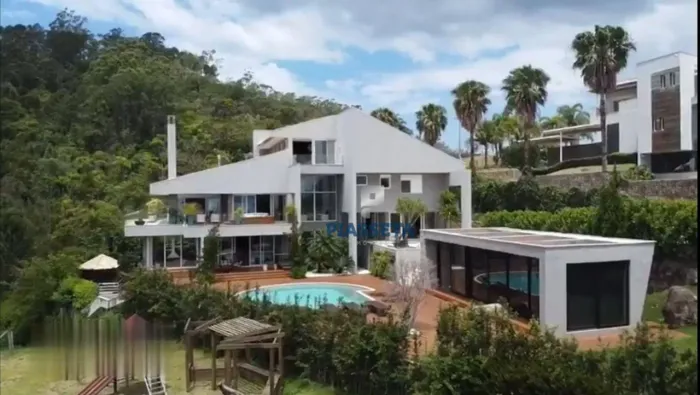 Casa mobiliada no condomínio náutico St Barth Cacupé