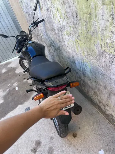 Vendo uma moto está excelente mais informações chama no WhatsApp