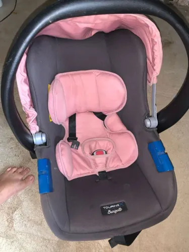 Vende se um bebê conforto 