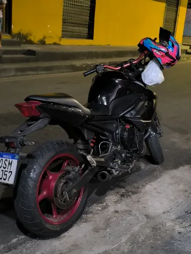 V/T XJ6 em carro