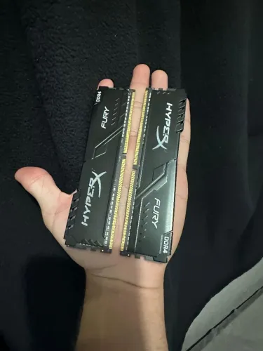 Kit Memória RAM Gamer 16GB (2x8GB) DDR4 3200MHz HyperX Fury - Excelente Estado