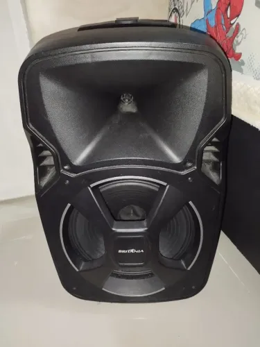 Caixa de som Britânia semi nova 