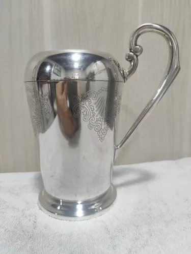 Jarra banhada a Prata