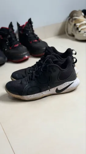 Tênis Nike fly by mid 