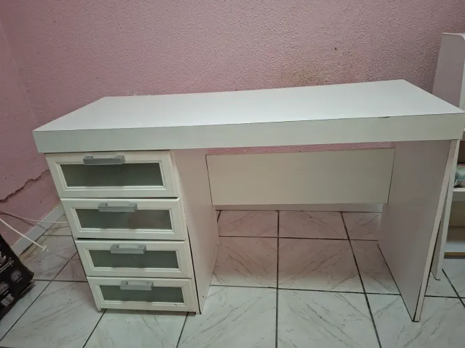 Escrivaninha 4 gavetas