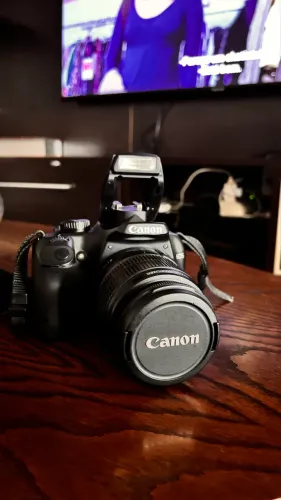 camera digital canon eos rebel xs 1000D