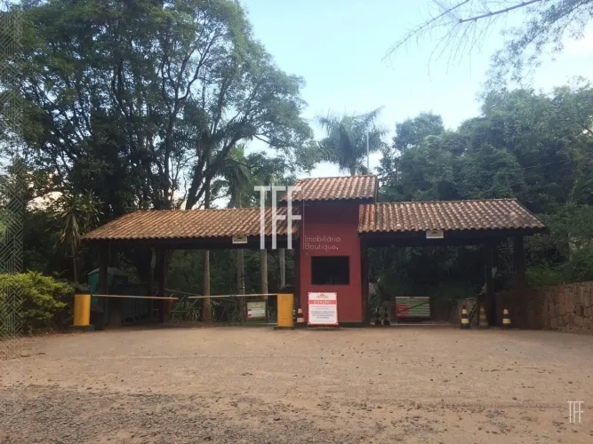 Terreno à Venda No condomínio de chácara em Sousas - Campinas - SP.