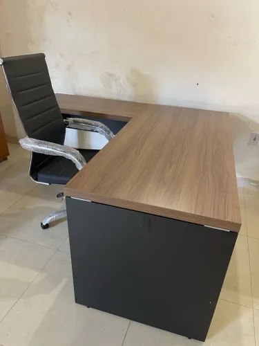 MESA DE ESCRITORIO 1.50x1.60 COM CADEIRA LOJA IKONOFFICE