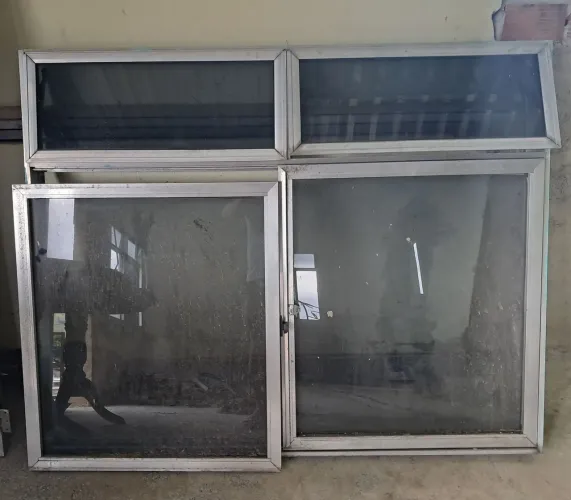 Janela de alumínio com vidro fume 1,20 x 1,00