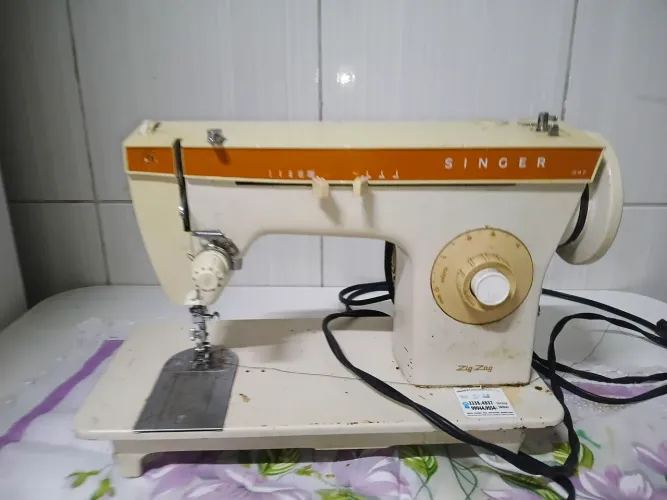Vende se maquina de costura singer