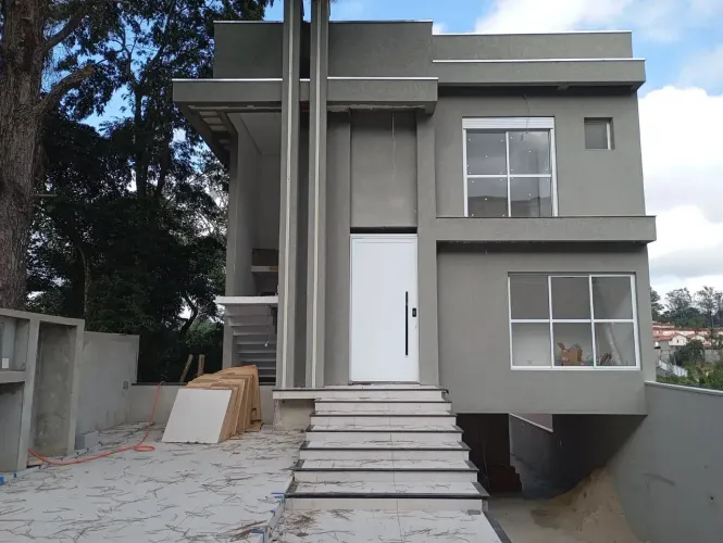 Casa à venda no Condomínio Nova Paulista , Jandira -SP.