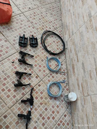 Várias peças para bicicleta