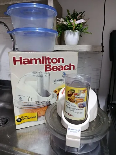 Processador de alimentos 220v Hamilton Beach. Na caixa, semi-novo, fatia e rala rápido.