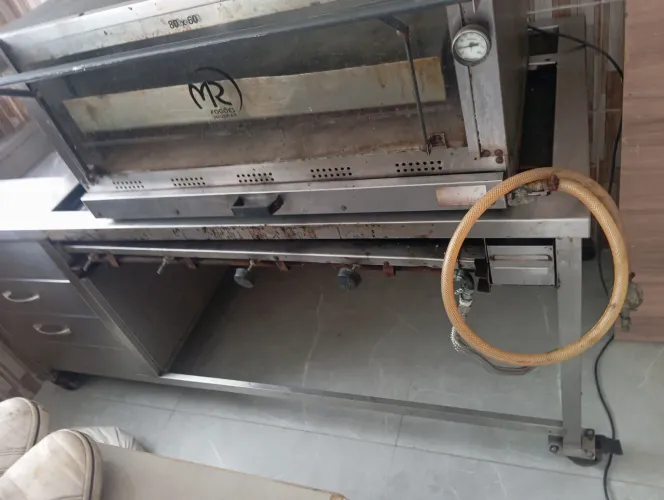 Vendo forno Venâncio e chapa profissional quente e refrigerada