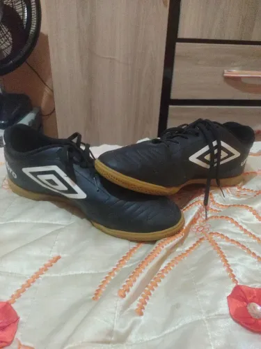 Chuteira da umbro original tamanho 42 