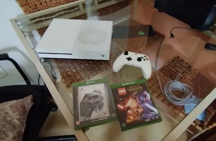 Xbox one s 1 TB mais 2 jogos