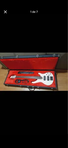 Contrabaixo 5 cordas YAMAHA TRBX 305 