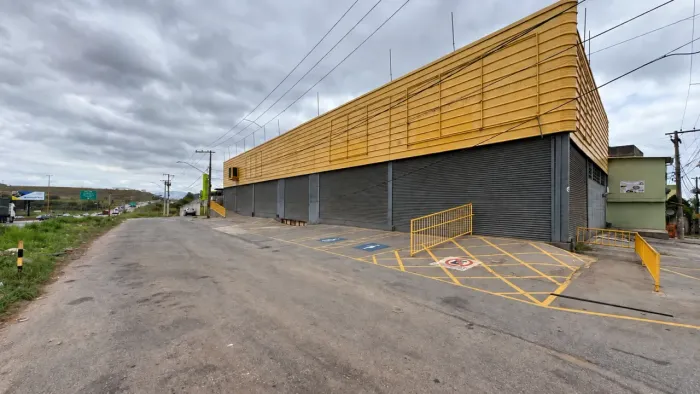 GALPÃO COMERCIAL PARA LOCAÇÃO, ÀS MARGENS DA BR-381 | APROX. 990 m² | EXCELENTE VISIBILIDA