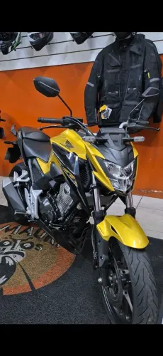 CB 300F ABS ano 2023 - MAURI MOTOS