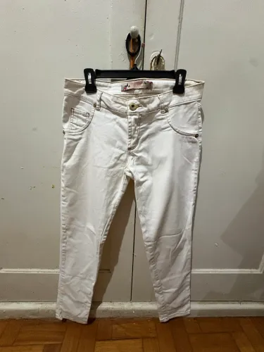 Calça linda na off da marca Mercato, uma raridade. Semi nova . Cintura baixa.