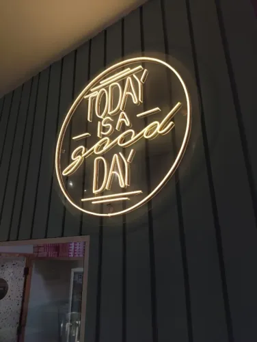 Placa Luminária Neon Led Today Is A Good Day