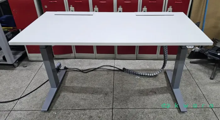 1 Mesa motorizada Herman Miller Nevi