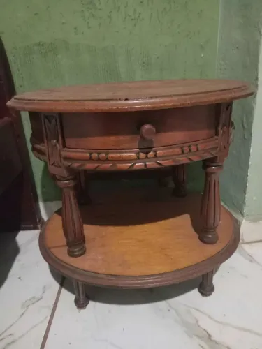 Vendo criado mudo de madeira em boas condições