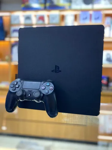 PlayStation 4 slim 1TB Seminovo.