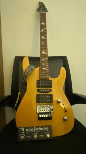 Guitarra Memphis Tagima MG-130 Amarela + Pedaleira M-Vave Cube Baby + Cabo P10/P2