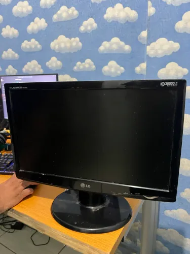 Monitor LG Flatron 18,5? Funcionando perfeitamente (Com Cabos)
