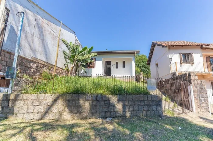 Casa ampla com pátio e churrasqueira para locação na Estrada Belém Velho