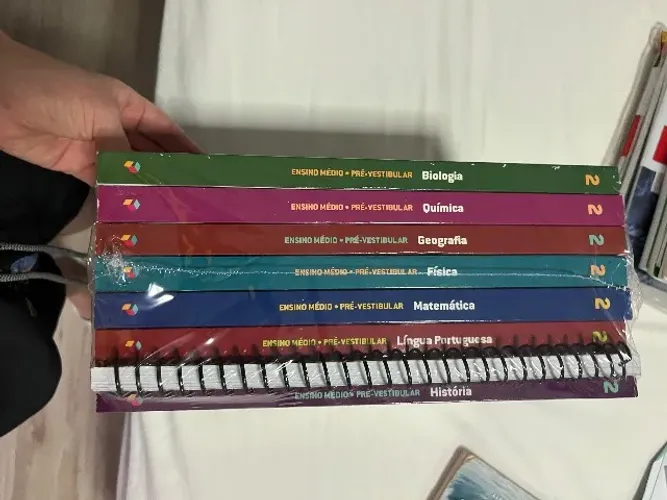 Livros de vestibular poliedro
