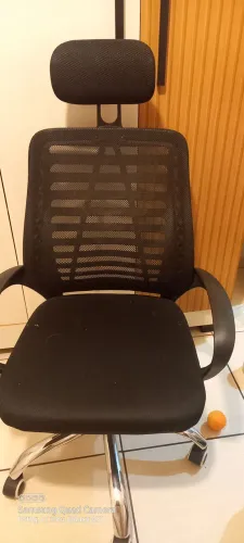 Cadeira de escritório ergonômica com apoio de cabeça