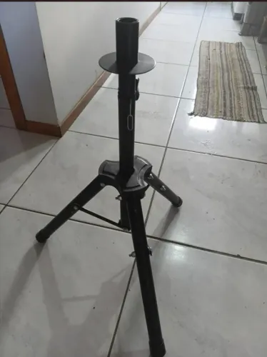 tripé para caixa de som