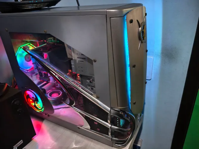 Gabinete gamer vazio