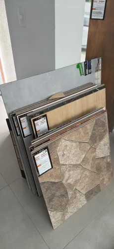 DOAÇÃO DE PISOS DIVERSAS ESTAMPAS E TAMANHOS