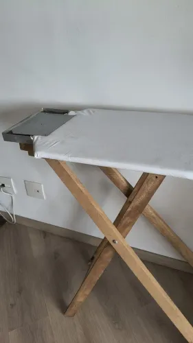 Tábua de passar roupa de madeira