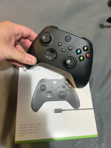 Controle XBOX SEREIS X POUCO USADO