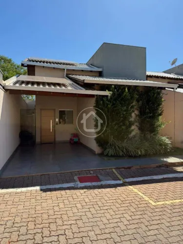 CASA EM CONDOMÍNIO