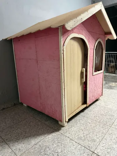 Casinha de madeira para criança