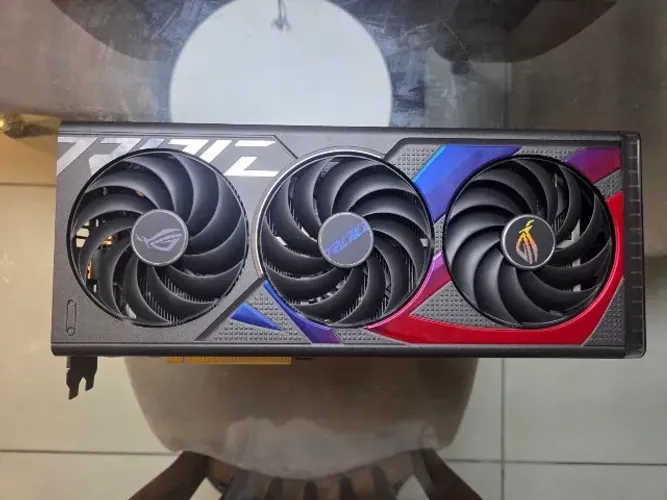 RTX 4070 Super ASUS ROG Strix
