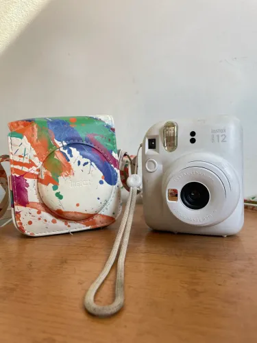 Câmera Instantânea Fujifilm Mini 12 + Capa