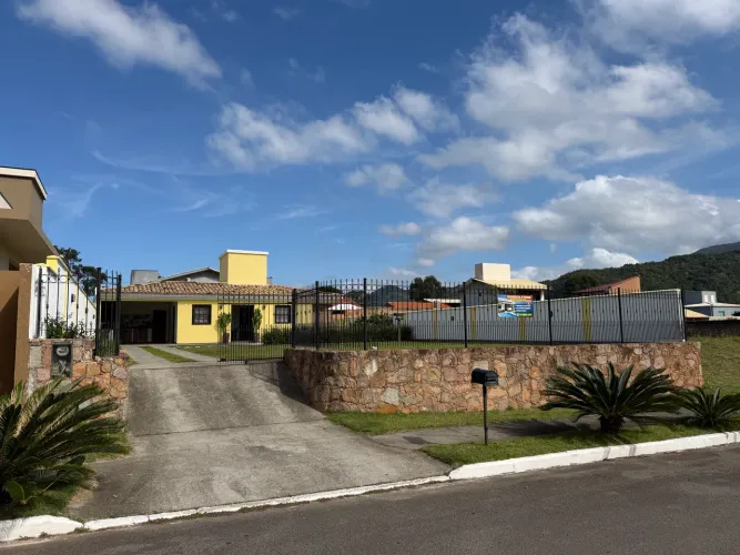 Casa condomínio moinho rio vermelho