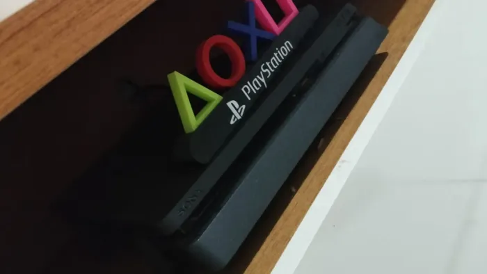 Vende se um PS4 slim